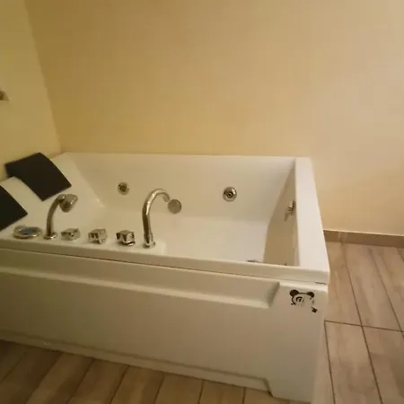 Kotel Residenza Piazza Bologna *